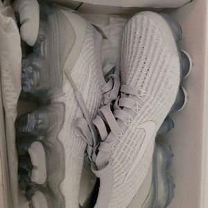 Nike Air VaporMax Flyknit 3 Shoes in White/Metallic Silver/Black